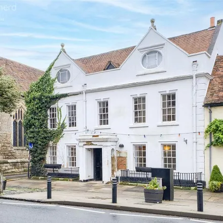 Rent this 3 bed apartment on The White Hair & Beauty Company in High Street, Henley-in-Arden
