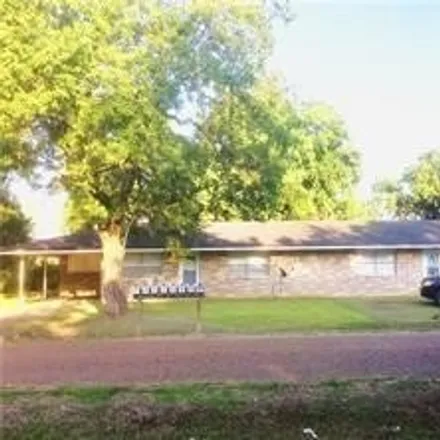Buy this studio house on 420 Chester Street in Marksville, LA 71351