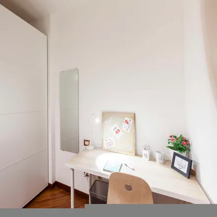 Rent this 5 bed room on Via Alessandro Astesani in 66, 20161 Milan MI