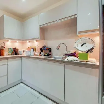 Rent this 5 bed townhouse on Montpelier Road in London, W5 2UB