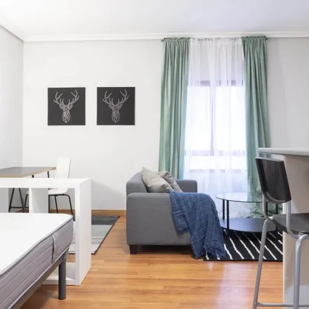 Rent this studio apartment on Quality Care in Calle de Amaniel, 28015 Madrid