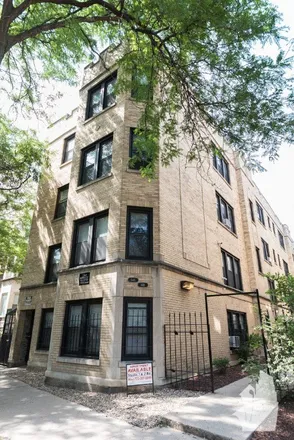 Rent this studio apartment on 646 West Roscoe Street