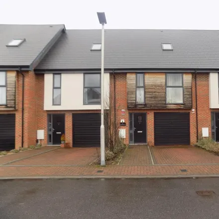 Rent this 3 bed townhouse on Faircross Court in Thatcham, RG18 3GL