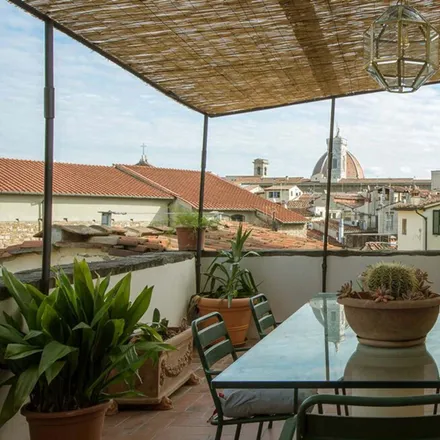 Rent this 3 bed apartment on Palazzo Rucellai in Via della Vigna Nuova, 50123 Florence FI