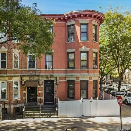 Image 1 - 1827 Topping Avenue, New York, NY 10457, USA - House for sale