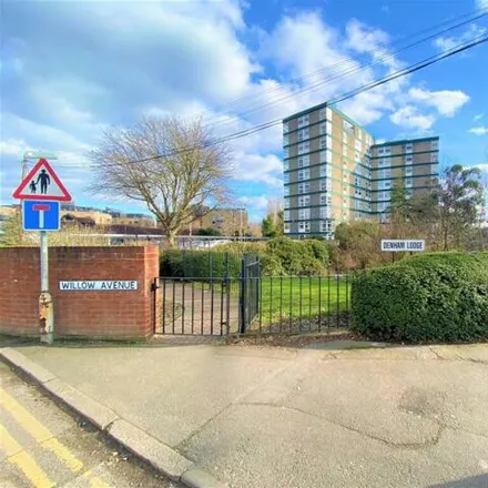Buy this 2 bed apartment on Asda Express in Oxford Road, Denham