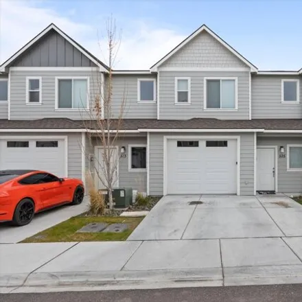 Buy this 3 bed condo on 518 South Perry Court in Kennewick, WA 99336