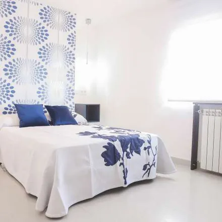 Rent this 2 bed apartment on Avinguda de Tirso de Molina in 16015 Valencia, Spain