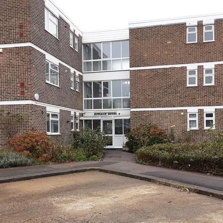 Image 2 - Stratton Close, London, HA8 6PU, United Kingdom - Apartment for rent