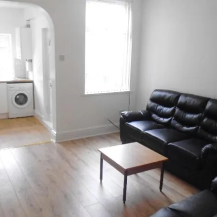 Image 2 - Kettle Black, 301 Ecclesall Road, Sheffield, S11 8NX, United Kingdom - Townhouse for rent
