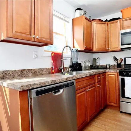 Image 3 - 1105 Williams Court, New York, NY 11235, USA - House for sale
