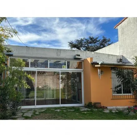 Buy this studio house on Domingo de Acassuso 5671 in Carapachay, Vicente López