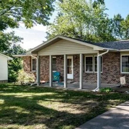 Buy this 3 bed house on 1953 Lakeview Drive in Fulton, MO 65251