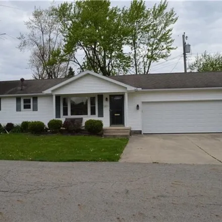 Rent this 3 bed house on 917 Center Avenue in Sidney, OH 45365
