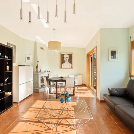 Rent this 2 bed apartment on Rua da Cavada in 4405-519 Madalena, Portugal