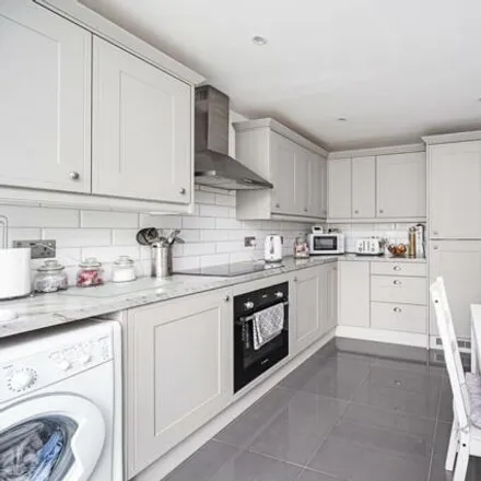Image 2 - Bethnal Green Nature Reserve, Punderson's Gardens, London, E2 9RP, United Kingdom - Apartment for sale