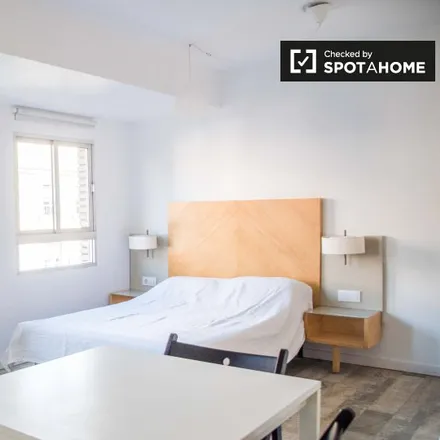 Rent this studio apartment on Bar Trafalgar in Carrer de Trafalgar, 46023 Valencia