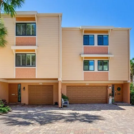Image 2 - 594 Sandy Hook Road, Treasure Island, Pinellas County, FL 33706, USA - Townhouse for sale