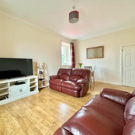 Image 3 - Milton Row, Dunipace, FK6 6NB, United Kingdom - Apartment for sale