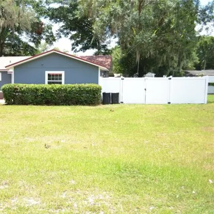 Buy this 3 bed house on 2330 NE 40th St in Ocala, Florida