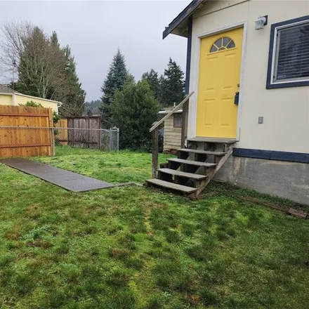 Rent this 1 bed house on 1444 Elizabeth Avenue in Bremerton, WA 98337