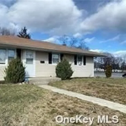 Buy this 3 bed house on 3 Radburn Lane in Brookhaven, Suffolk County