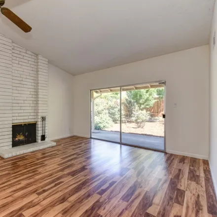 Buy this studio house on 2818 Hyannis Way in Sacramento County, CA 95827
