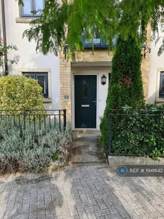 Rent this 6 bed townhouse on 18 Chariot Way in Cambridge, CB4 2GY