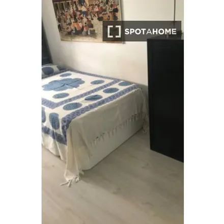 Rent this 3 bed room on Casa del Mapa - Centro Nacional de Información Geográfica in Calle del General Ibáñez de Ibero, 3