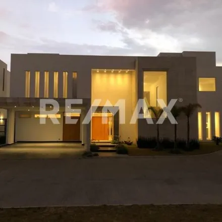 Buy this 4 bed house on Avenida Estado de México in 52148 San Gaspar Tlahuelilpan, MEX