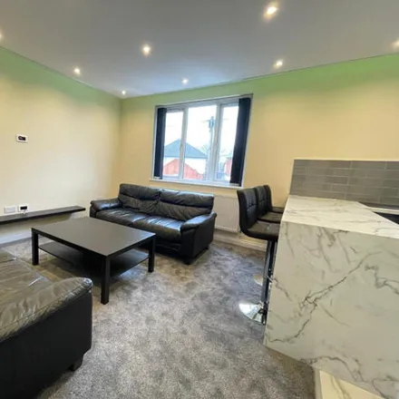 Image 6 - 20 Hawkswood Crescent, Leeds, LS5 3PG, United Kingdom - Apartment for rent