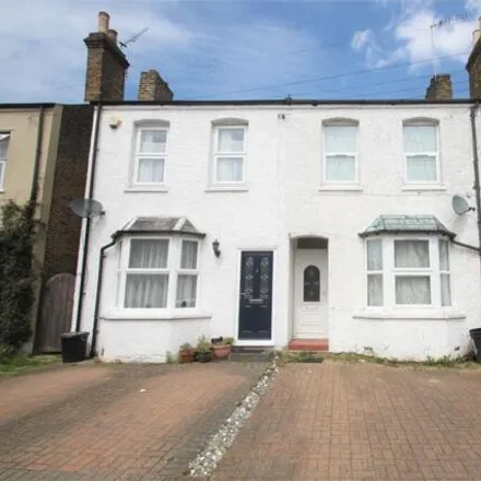 Rent this 4 bed duplex on Mill Avenue in London, UB8 2QL