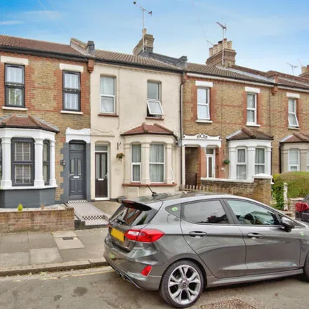 Buy this 3 bed townhouse on Osborne Road in Southend-on-Sea, SS0 7DW