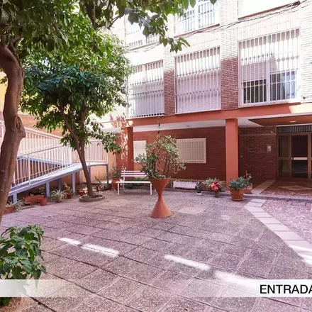 Image 6 - C.D.P. Sagrada Familia de Urgel, Calle Marqués de Nervion, 13, 41005 Seville, Spain - Apartment for rent