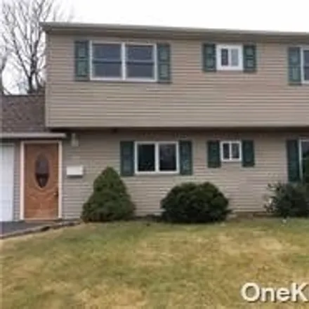 Rent this 4 bed house on 105 Hardy Lane in Village of Westbury, Hempstead