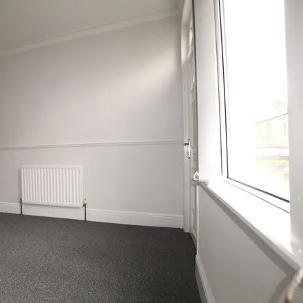 Image 7 - Haden Street, Sheffield, S6 4LB, United Kingdom - Townhouse for rent