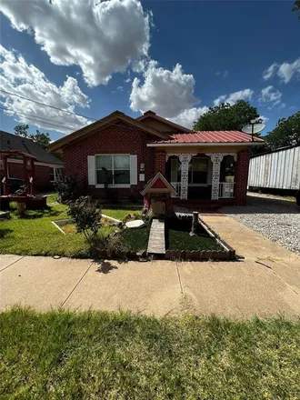 Rent this 2 bed house on 501 East Avenue B in Sweetwater, TX 79556