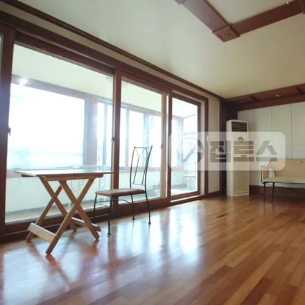 Rent this 2 bed apartment on 서울특별시 강남구 대치동 950-9