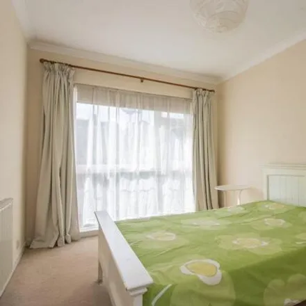 Image 5 - Northcliffe Drive, Penarth, CF64 1DQ, United Kingdom - Apartment for sale