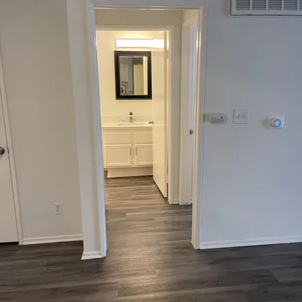 Image 6 - 14258 Victory Boulevard, Los Angeles, CA 91401, USA - Apartment for rent