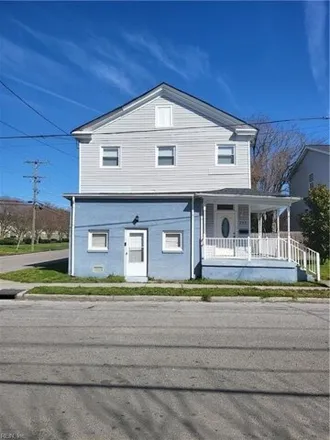Buy this 4 bed house on 834 Lincoln Street in Portsmouth, VA 23704