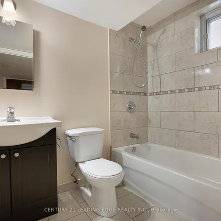 Image 3 - 1004A Victoria Park Avenue, East York, ON M4B 2E6, Canada - Apartment for rent