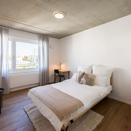 Rent this 4 bed room on Gref-Völsing-Straße 15 in 60314 Frankfurt, Germany