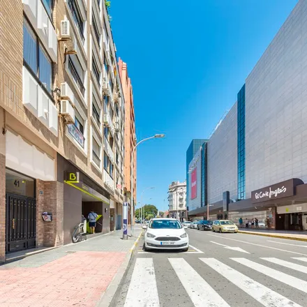 Rent this 3 bed apartment on Parking Maisonnave in Plaça de Calvo Sotelo / Plaza de Calvo Sotelo, 03001 Alicante