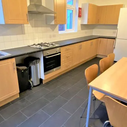Rent this 5 bed apartment on Beckingham Road in Leicester, LE2 1HB