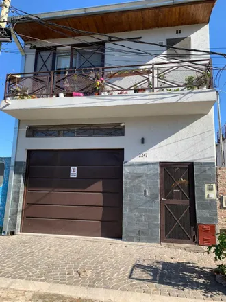 Buy this studio house on Grupo Scout Indios Kilmes in Rivadavia, Quilmes Este