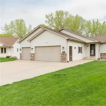 Buy this 5 bed house on 601 Timothy Court in Shakopee, MN 55379