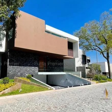 Buy this 4 bed house on Callejón del Quijote 4308 in Villa Universitaria, 45110 Zapopan