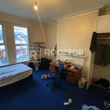 Image 7 - Cardigan Road, Leeds, LS6 3AF, United Kingdom - Townhouse for rent