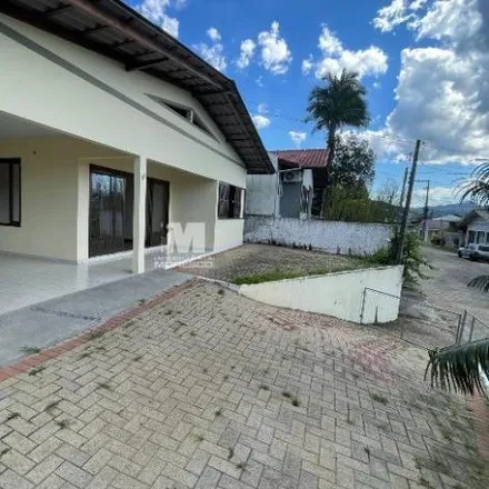 Rent this 3 bed house on Rua Nova Trento in Azambuja, Brusque - SC